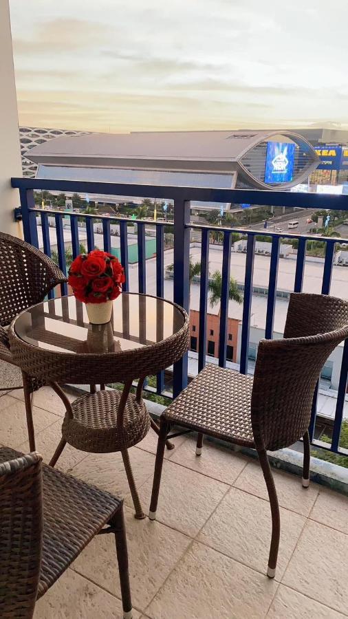 Azenith Staycation At Sea Residences Moa Pasay Exteriör bild