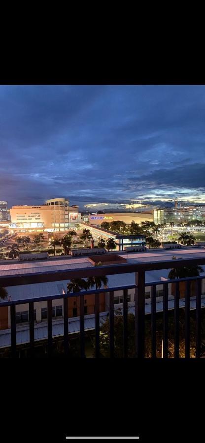 Azenith Staycation At Sea Residences Moa Pasay Exteriör bild