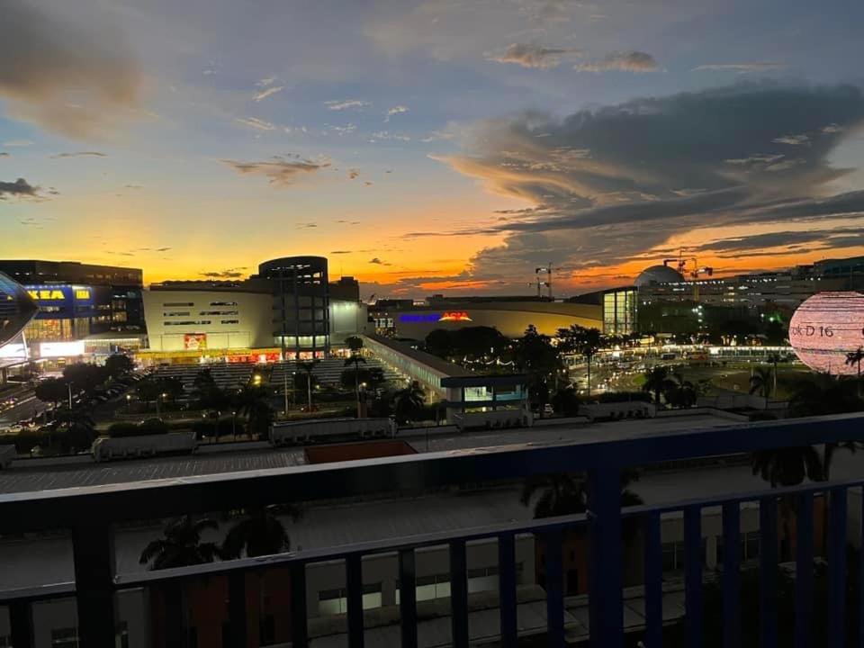Azenith Staycation At Sea Residences Moa Pasay Exteriör bild